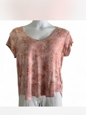 American Eagle Outfitters Dusty Rose Floral V-Neck Tee